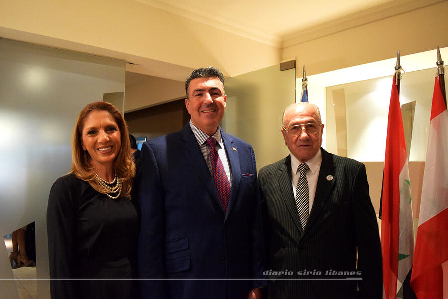El Sr. Embajador del Líbano, S.E. Johnny Ibrahim y la Sra. Maya Ibrahim, junto al presidente del CSLBA, Sr. Yaoudat Brahim