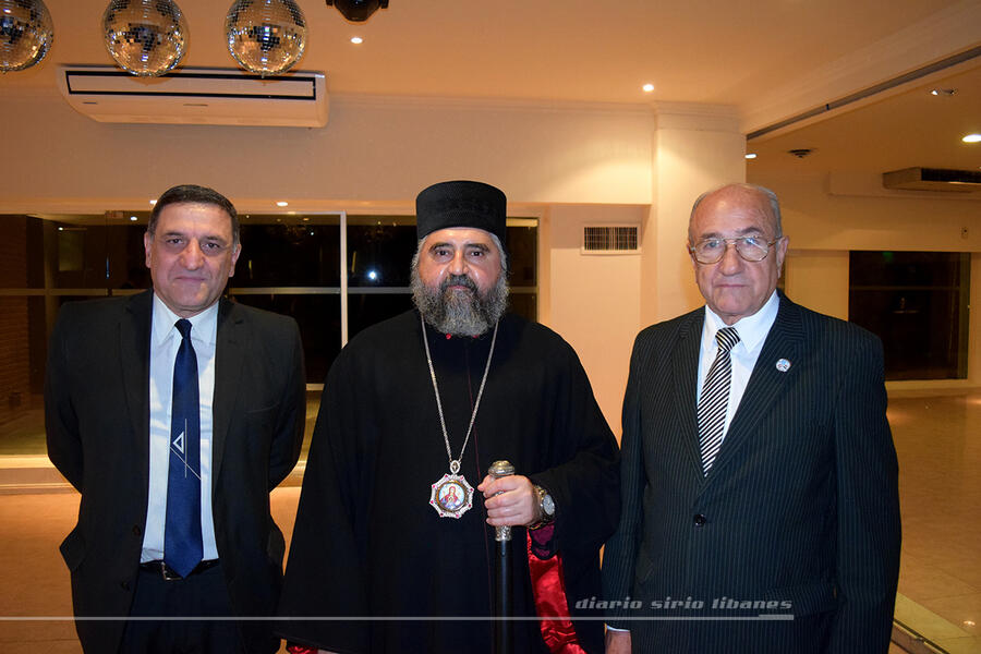 S.E.R. Monseñor Crisóstomo Juan Gassali junto al Sr. Yaoudat Brahim y el Sr. Emilio Jozami, galardonado UGARIT en la categoría Arte y Cultura