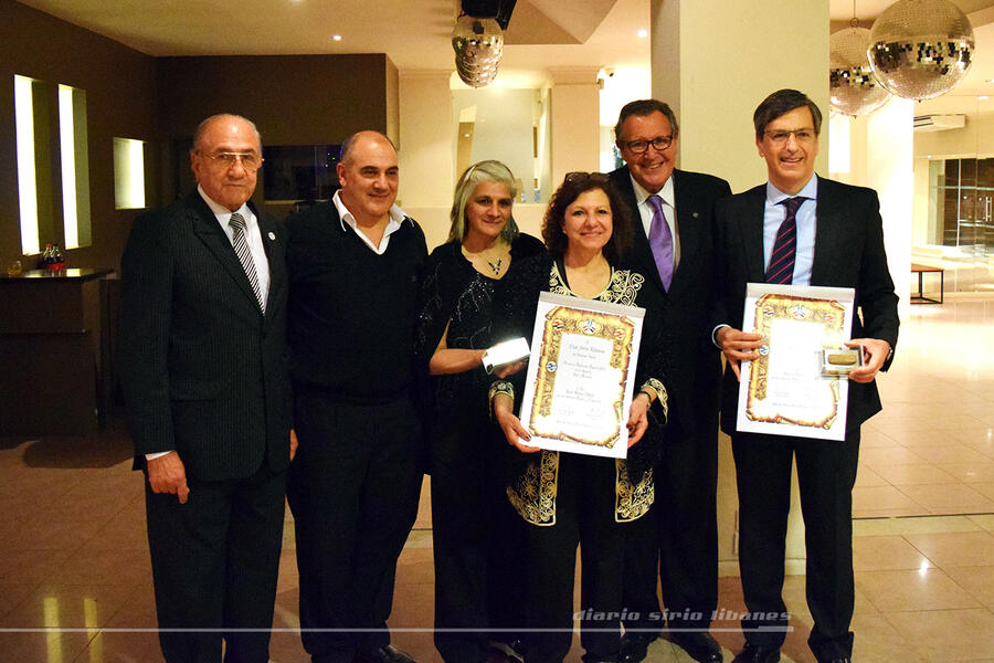 Galardonados de Rosario junto al presidente del CSLBA y el presidente de Fearab Argentina
