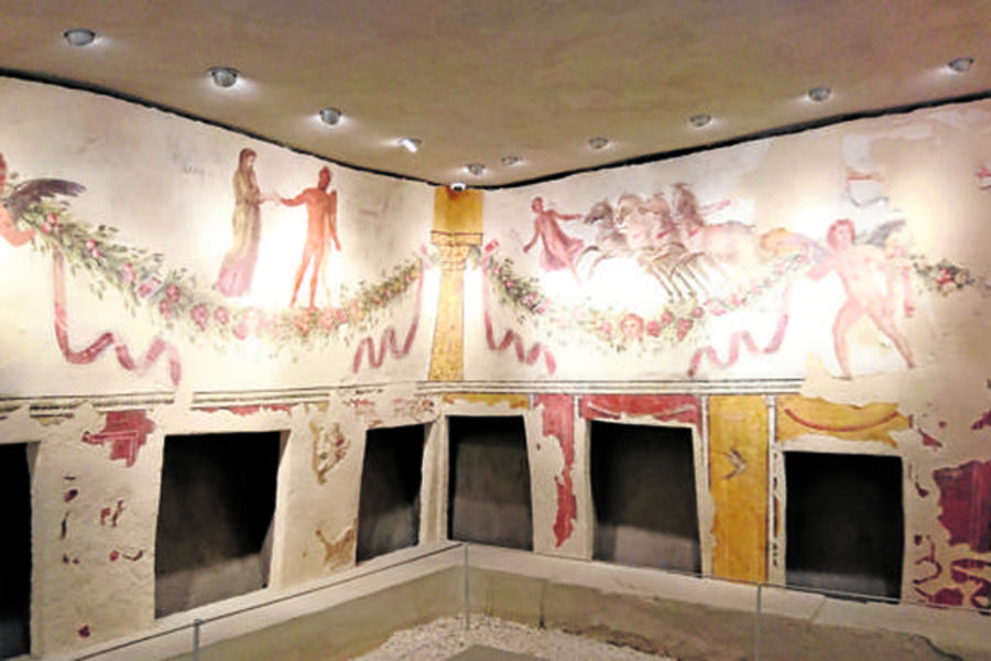 La tumba de Tiro, con bellos frescos que han sobrevivido a la guerra (Foto María Iverski).