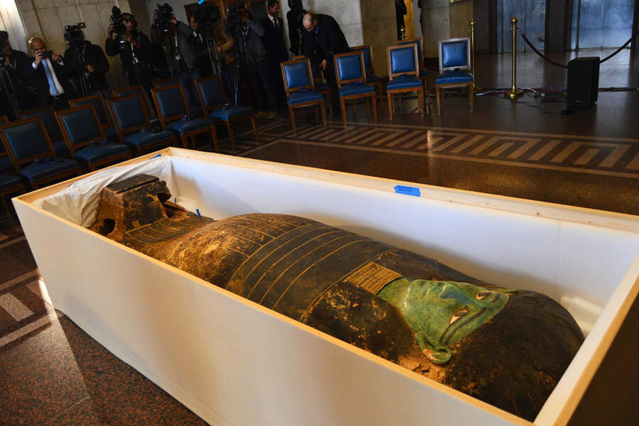 Egipto recupera el sarcófago verde, uno de los mayores tesoros faraónicos robados