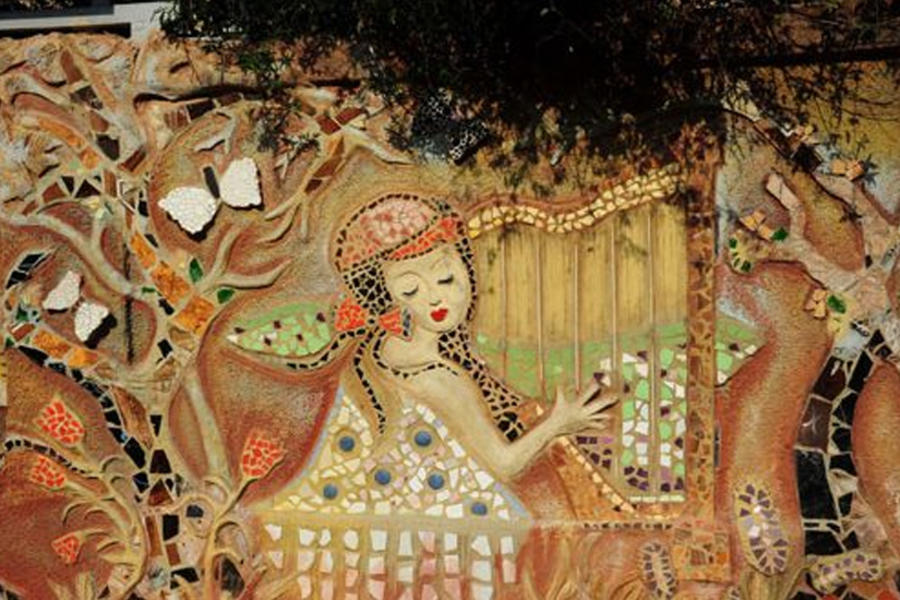 Un mural que difunde el amor y la belleza en el centro de Damasco