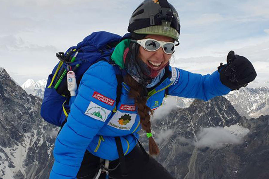 Escaladora libanesa hizo historia al pisar las siete cumbres