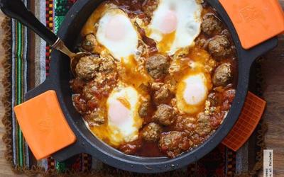 Tahini de albóndigas con huevos Tahini de albóndigas con huevos