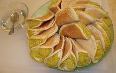 Tortillas libanesas rellenas de ricota y miel (qataif)