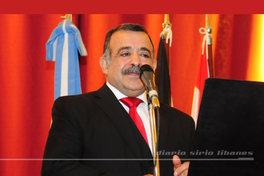 Cdor. Fernando Juri disertando en ocasión de recibir el Galardón Ugarit en la categoría "Política y Función Pública", en la edición 2014.