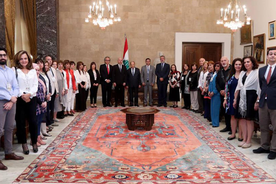 El presidente Aoun recibió a delegación de escritores argentino-libaneses