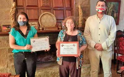 La señora Siria Daher de Azar es distinguida por el presidente de la SSL de Loreto, Iván Varas Mattar (Foto: SSL Loreto) La señora Siria Daher de Azar es distinguida por el presidente de la SSL de Loreto, Iván Varas Mattar (Foto: SSL Loreto)