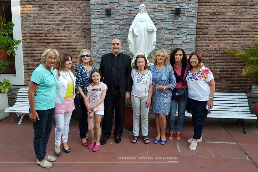 Monseñor Guillermo Karcher junto a las directivas del CSLBA y la Asociación Benéfica de Damas Ortodoxas San Jorge