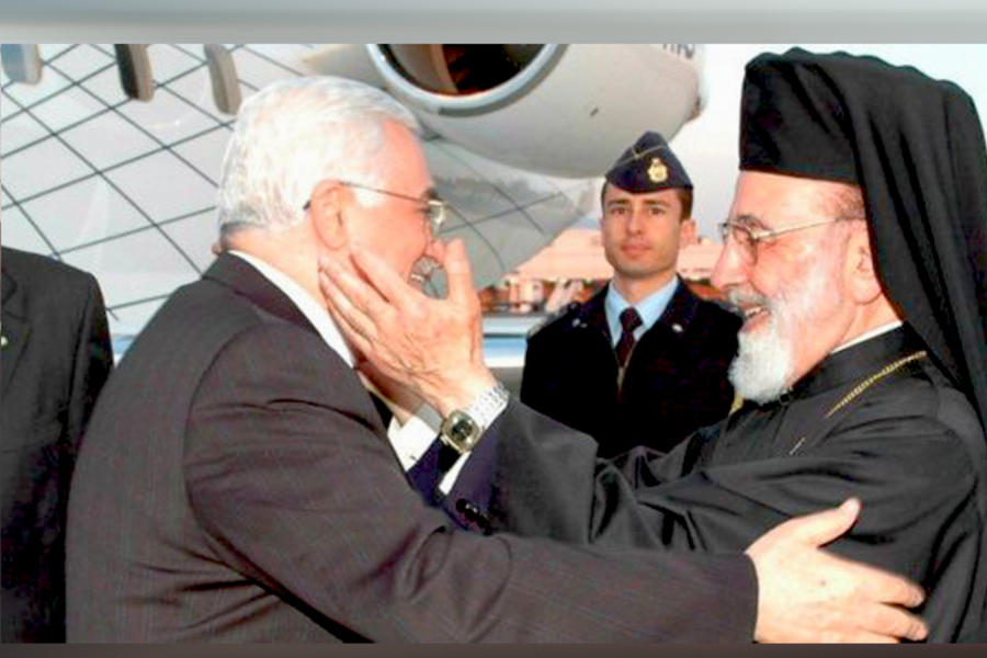 El presidente de Palestina, Mahmud Abbas, lamentó la muerte del arzobispo grecomelquita, al que calificó como un valiente luchador / (Foto: EFE).