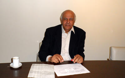 El Contador Roberto Chaij, entrevistado por el Diario Sirio Libanés en su estudio en febrero de 2015 (Foto: Diario Sirio Libanés) El Contador Roberto Chaij, entrevistado por el Diario Sirio Libanés en su estudio en febrero de 2015 (Foto: Diario Sirio Libanés)