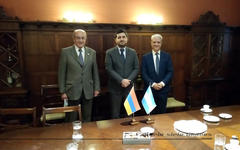 Yaoudat Brahim y Simon Hajal fueron recibidos por el Embajador de Armenia, Hovhannés Virabyan 