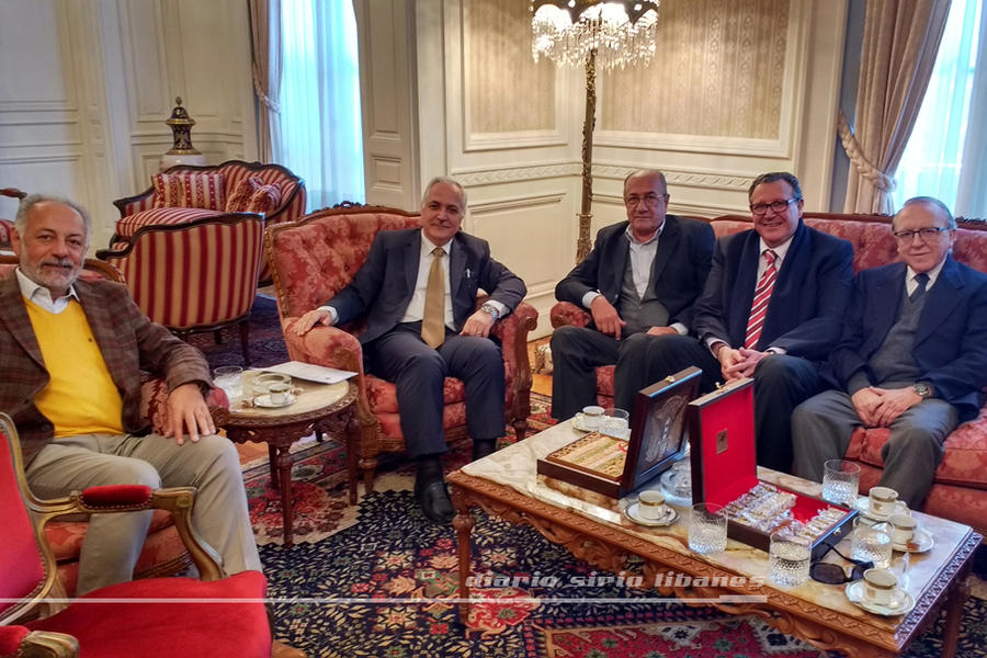 El Sr. embajador Dn. Maher Mahfouz recibió a (de izq. a der.) Eduardo Massad, Yaoudat Brahim, Ricardo Nazer y Elías Cassis.