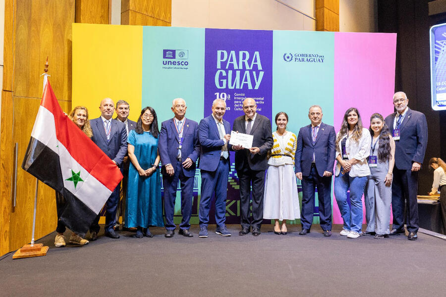 Asunción: El Embajador de Siria recibió el certificado de UNESCO por la inclusión del Jabón de laurel de Alepo en la Lista de Patrimonio de la H...