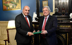 El Sr. Embajador Extraordinario y Plenipotenciario de Siria, Dr. Sami Salameh junto al Ministro de Relaciones Exteriores de Uruguay Francisco Bustillo (Foto: Cancillería Uruguaya)
