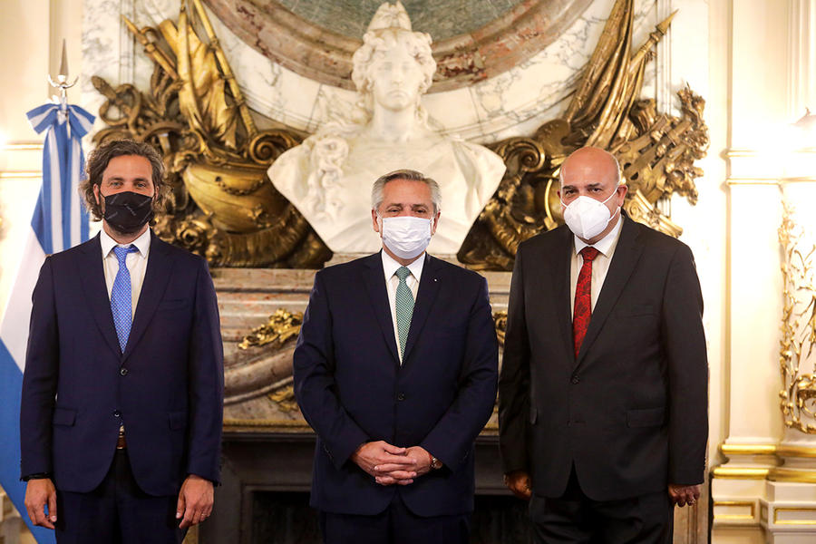 El Presidente Dr. Alberto Fernández, junto al Ministro Dr. Santiago Cafiero y el Embajador Dr. Sami Salameh / Foto: Presidencia Argentina