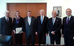 De izq. a der: Embajador Rubén Buira, Ministra María Gabriela Quinteros, Dr. Salvador Jaef, Embajador Carlos Foradori, CPN Adib Attie, Embajador Alejandro Daneri.