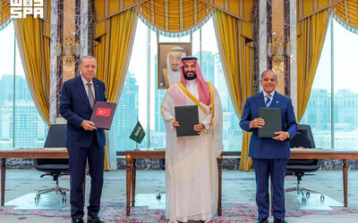 El presidente turco, el príncipe heredero saudí y el primer ministro paquistaní firman acuerdo trilateral | La Meca, Arabia Saudita, agosto 7, 2026 (Foto: SPA)