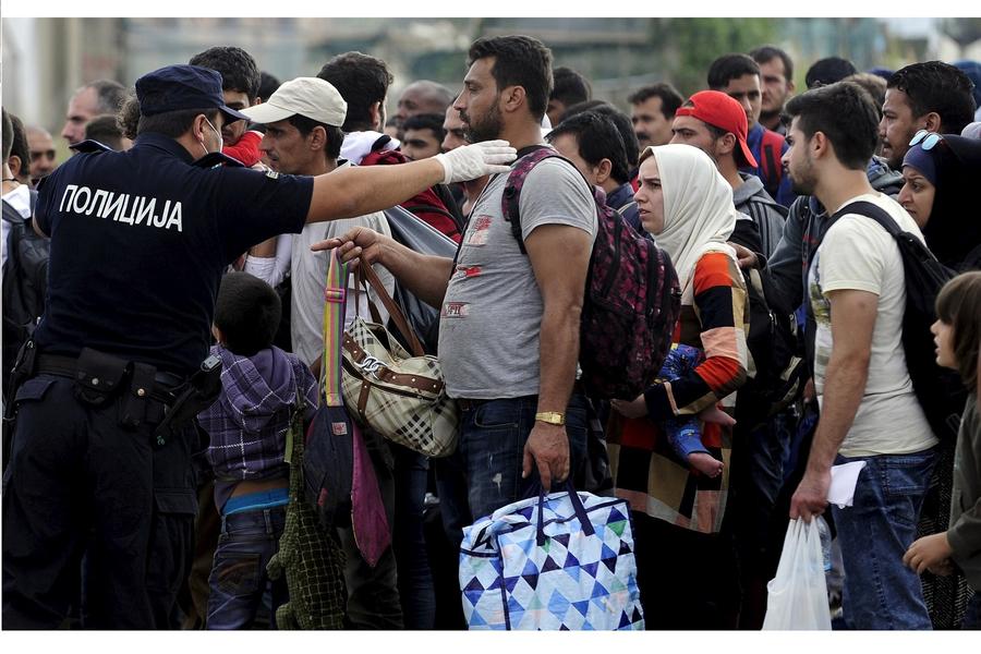 UE anuncia plan para recibir 50.000 refugiados
