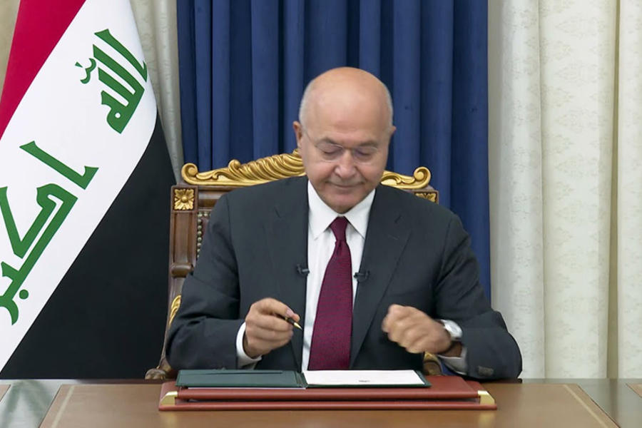 Barham Salih firmó el decreto para realizar elecciones anticipadas en el país en un discurso televisado. Foto: Presidencia de Irak.