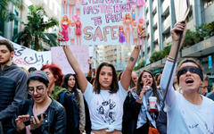 Activistas participan en una manifestación contra la violencia contra la mujer en la capital libanesa. Foto:AFP.