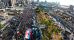 Vista aérea de los manifestantes reunidos fuera del puerto de la capital del Líbano, Beirut. Foto: AFP
