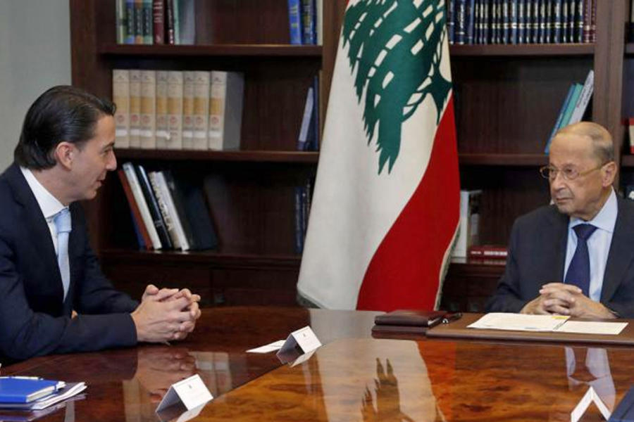 El presidente libanés Michel Aoun (D) reunido con el asesor principal de Estados Unidos para la seguridad energética, Amos Hochstein, en el Palacio Presidencial en Baabda, Beirut. Foto: AFP.