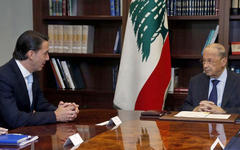 El presidente libanés Michel Aoun (D) reunido con el asesor principal de Estados Unidos para la seguridad energética, Amos Hochstein, en el Palacio Presidencial en Baabda, Beirut. Foto: AFP.