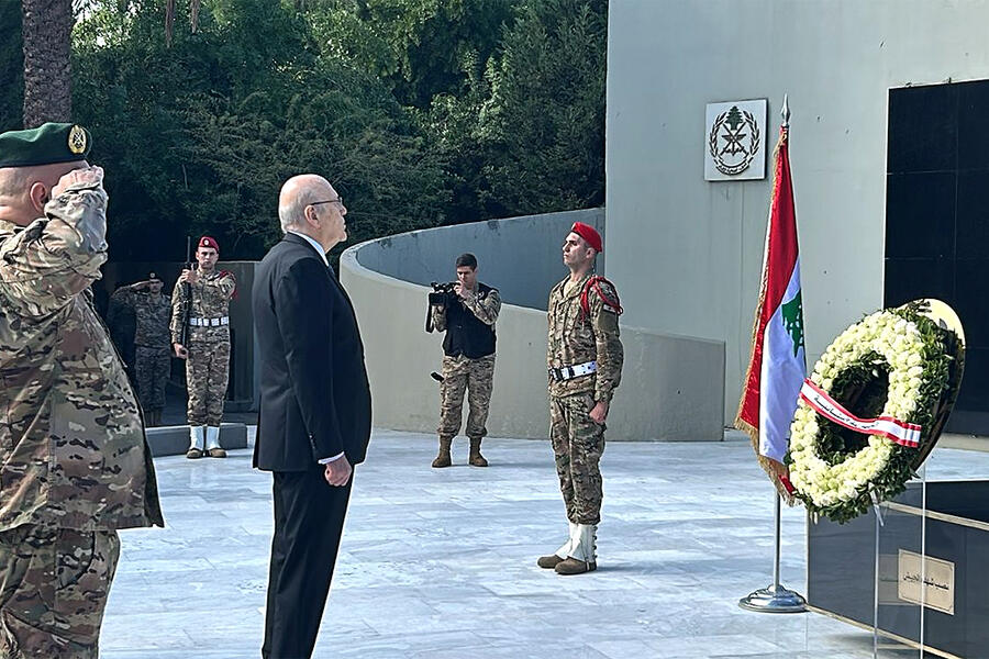 El Primer Ministro, Najib Mikati, deposita ofrenda floral frente al Monumento a los Mártires en Yarze | Noviembre 21, 2024 (Foto: NNA)