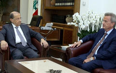 Presidente libanés, Michel Aoun (Izq), reunido con el jefe del Banco Central libanés, Riad Salameh (Der). Foto: Archivo.