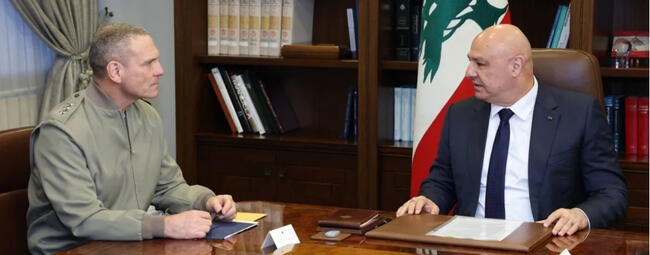 El presidente Joseph Aoun se reúne con el general Joseph Clearfield en el palacio presidencial de Baabda el jueves. Foto: Presidencia libanesa.
