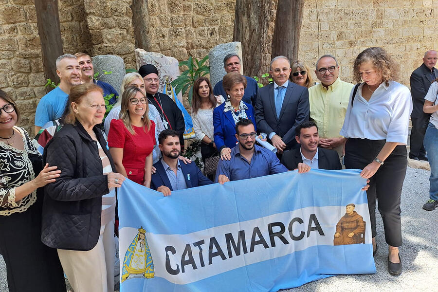 Beirut: Fundación Camino del Árabe efectivizó proyecto de Entronización de las Imágenes de Nuestra Señora del Valle de Catamarca y del Beato F...