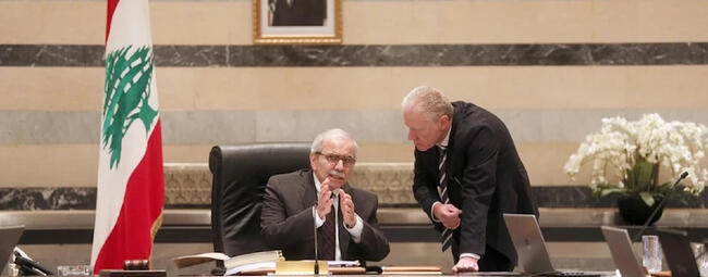 El primer ministro libanés, Nawaf Salam, y el ministro de Asuntos Exteriores, Youssef Raggi (Foto: Marwan Bou Haidar).