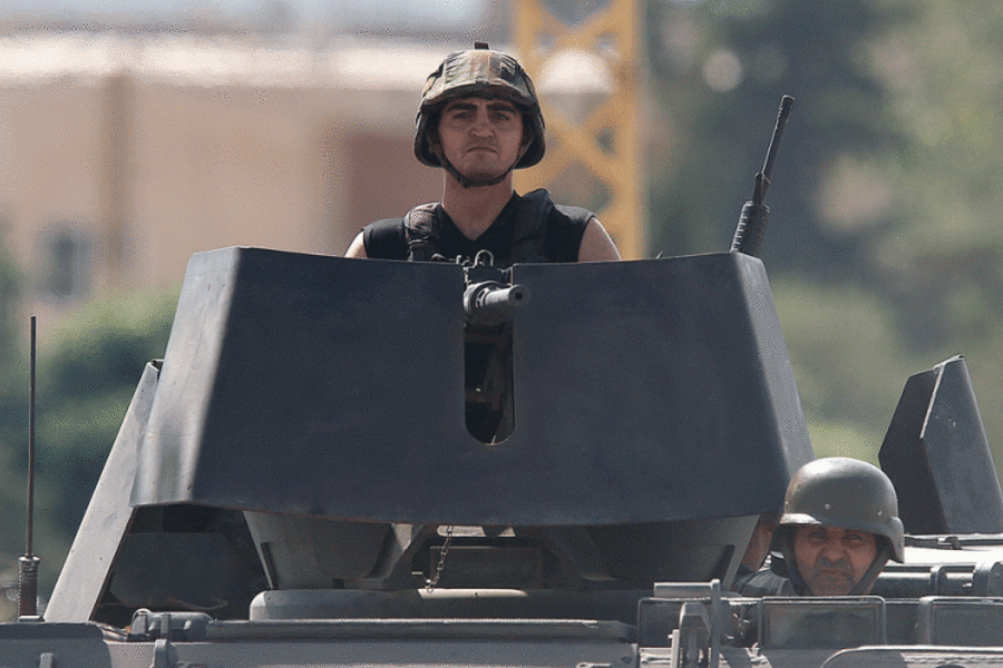 Ejército libanés sitia extremistas en las colinas orientales