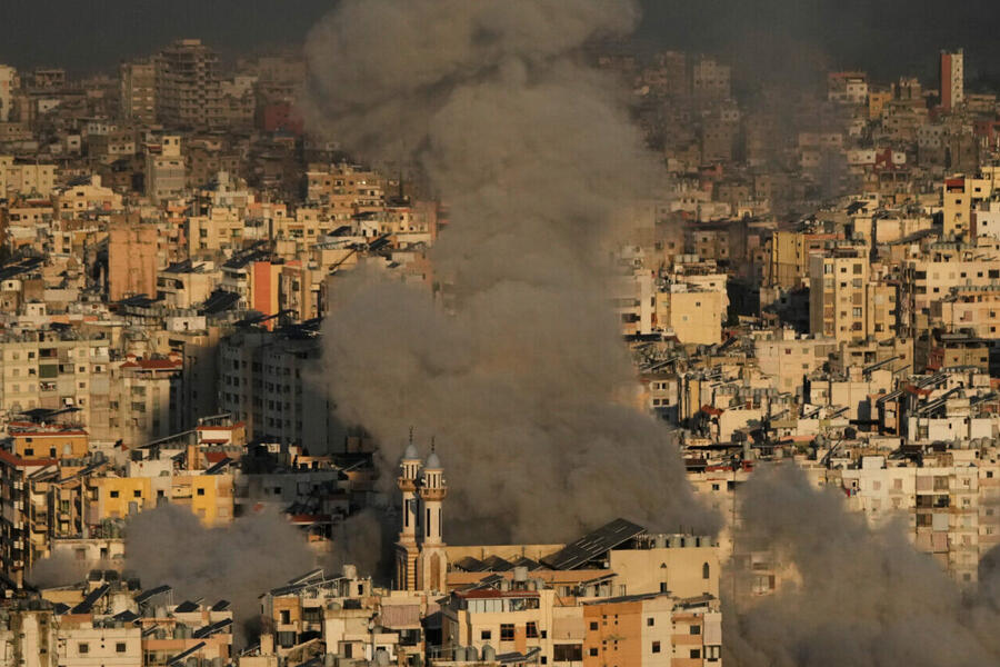 Gobierno libanés prohíbe toda actividad militar de Hezbollah y exige la entrega de sus armas