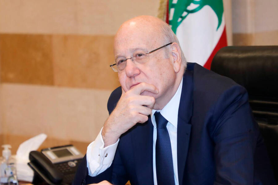 El primer ministro interino Najib Mikati durante una reunión en el Grand Serail, el 12 de abril de 2023. Foto Dalati y Nohra.