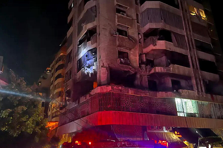 Un edificio residencial dañado por ataque aéreo israelí, en el barrio Bachoura, Beirut, el 3 de octubre de 2024 (Foto: AFP) 