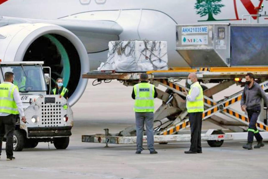 El Líbano recibió su segundo lote de vacunas Pfizer-BioNTech COVID-19 el sábado, con la llegada de 31.500 dosis a Beirut. Foto: Marc Fayad.