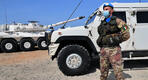 Un miembro italiano del personal de paz de la ONU monta guardia en una ruta en Naqoura, Líbano, el 4 de mayo de 2021. Foto: AP.