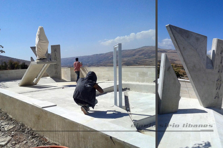 El nuevo santuario de la Virgen en el último tramo de su construcción. Der.: detalle de monolito a la memoria de Nínawa Daher / Beit Lahia, Beqaa, Líbano (Octubre 8, 2017 | Foto Yaoudat Brahim / DSL).