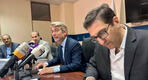 El ministro interino de Energía, Walid Fayad, y el presidente del Centro Libanés para la Conservación de la Energía (LCEC), Pierre Khoury, durante la conferencia de prensa del viernes. Foto: Ministerio de Energía y Agua.