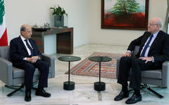 Michel Aoun, presidente del Líbano (izquierda), junto a Najib Mikati, recientemente elegido primer ministro por cuarta ocasión (Foto: AFP)