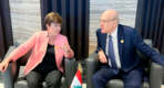 El primer ministro interino del Líbano, Najib Mikati (derecha), hablando con la directora gerente del Fondo Monetario Internacional, Kristalina Georgieva, en Egipto al margen de la COP 27 el 7 de noviembre de 2022. Foto: Twitter.
