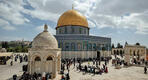Los palestinos recorrre el complejo al-Aqsa antes del mes de Ramadán en Jerusalén. Foto: Anadolu.
