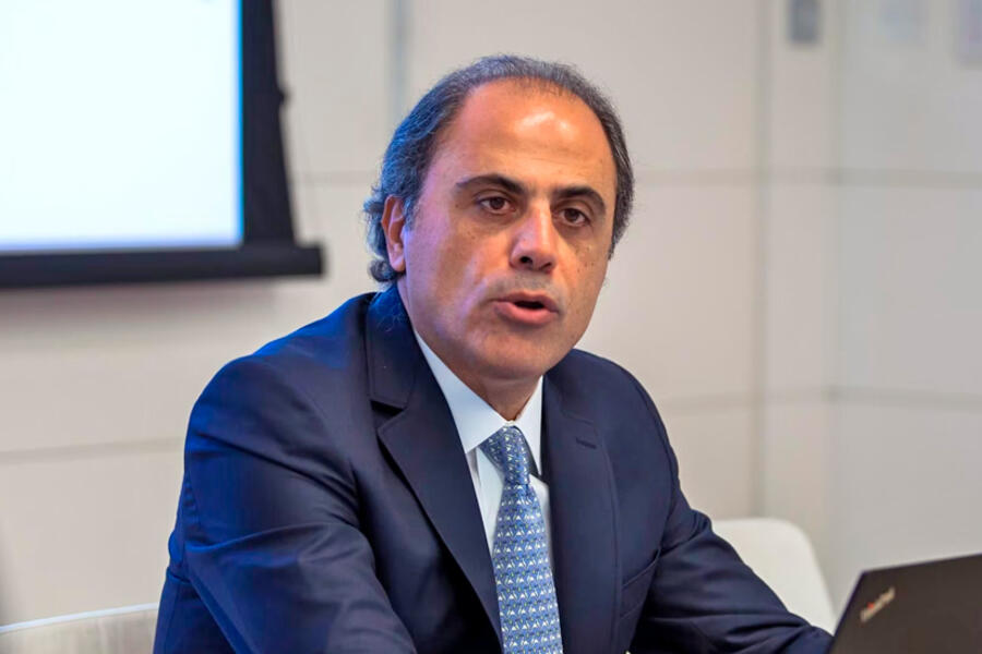 Jihad Azour, habla como director de Medio Oriente y Asia Central del Fondo Monetario Internacional (FMI). Foto: AFP.