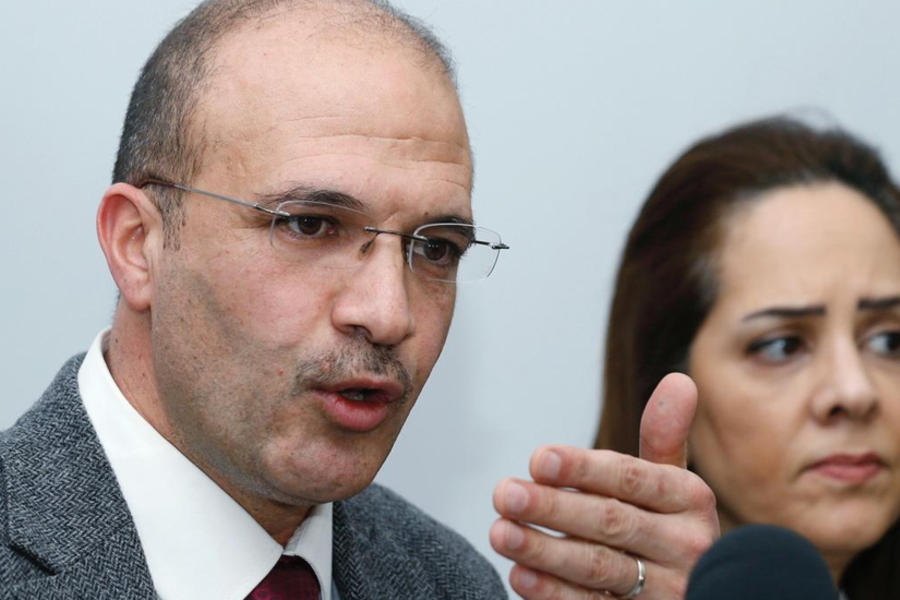 El Ministro de Salud del Líbano, Hamad Hasan e Iman Shankiti, representante de la OMS en Líbano, confirmando el primer caso de coronavirus en Beirut. (REUTERS)