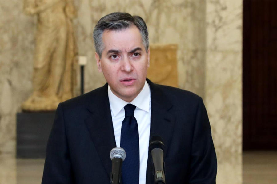 El primer ministro libanés Adib, hablando en una conferencia de prensa en el palacio presidencial en Baabda, al este de Beirut, el 26 de septiembre de 2020. Foto: AFP.