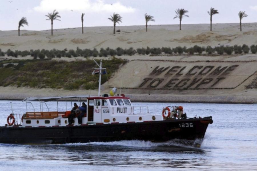 Egipto inaugura en tiempo récord el nuevo Canal de Suez