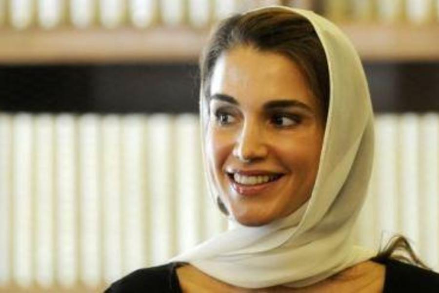La reina de Jordania llamó al combate mediático contra E.I.