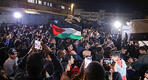 Palestinos vitorean y celebran en la Franja de Gaza (Foto: Bashar Taleb/AFP)